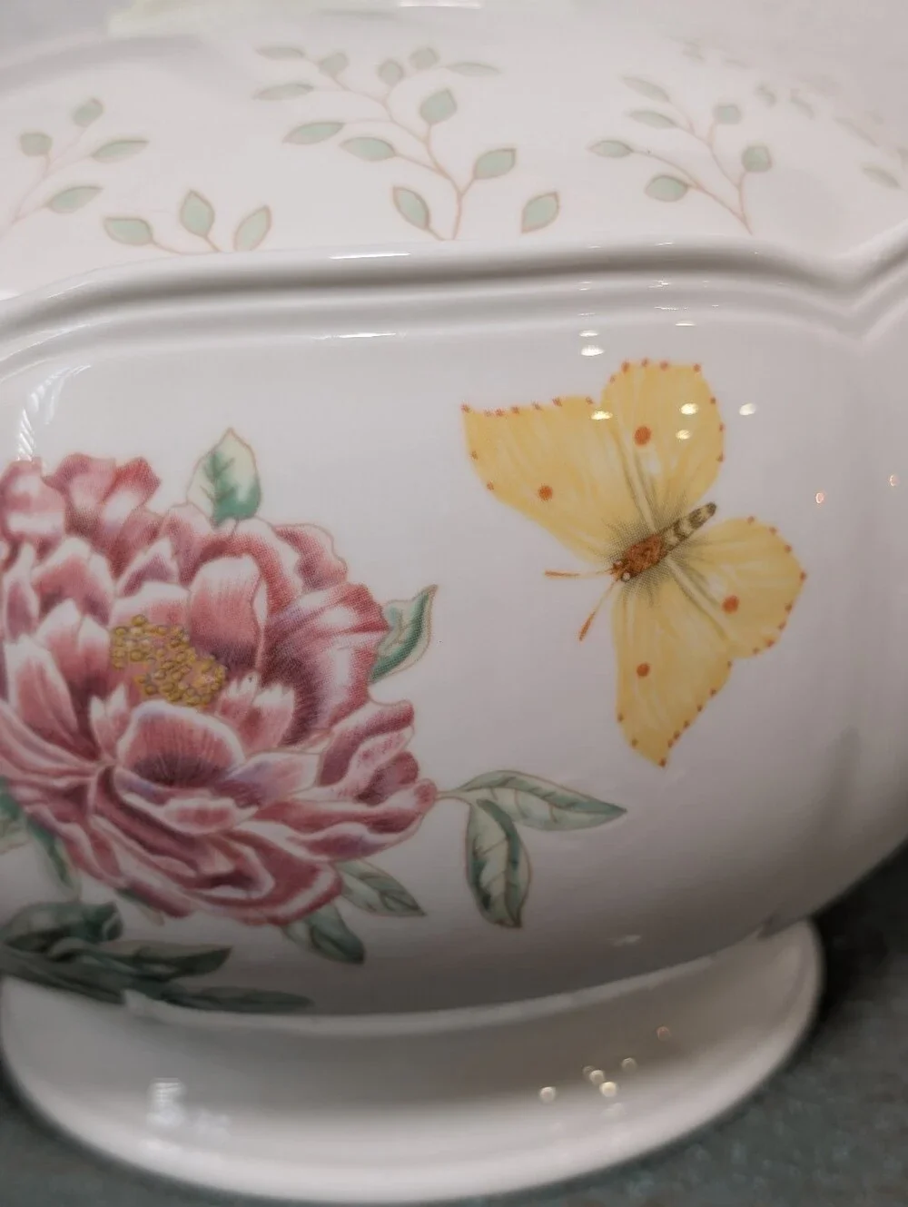 Lenox Butterfly Meadow Covered Casserole Serving Dish with Flower Finial Vintage